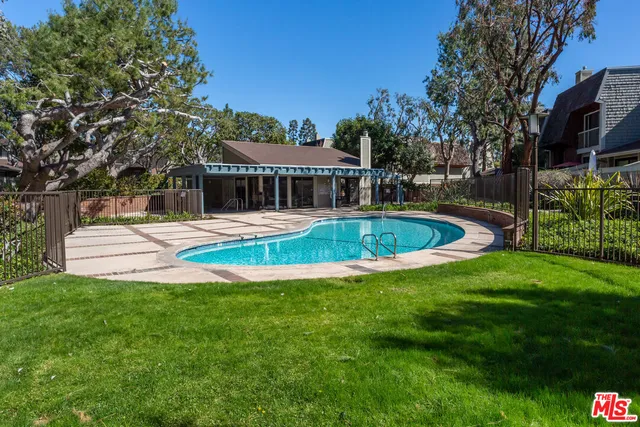$1,349,000 | 13135 Mindanao Way, Unit 5, Marina del Rey, CA 90292