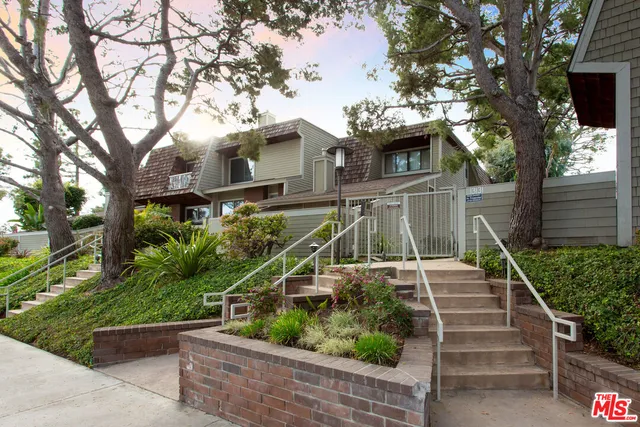 $1,349,000 | 13135 Mindanao Way, Unit 5, Marina del Rey, CA 90292