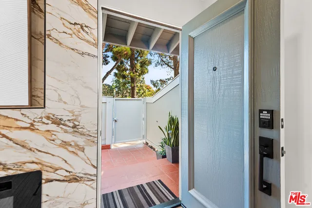 $1,349,000 | 13135 Mindanao Way, Unit 5, Marina del Rey, CA 90292