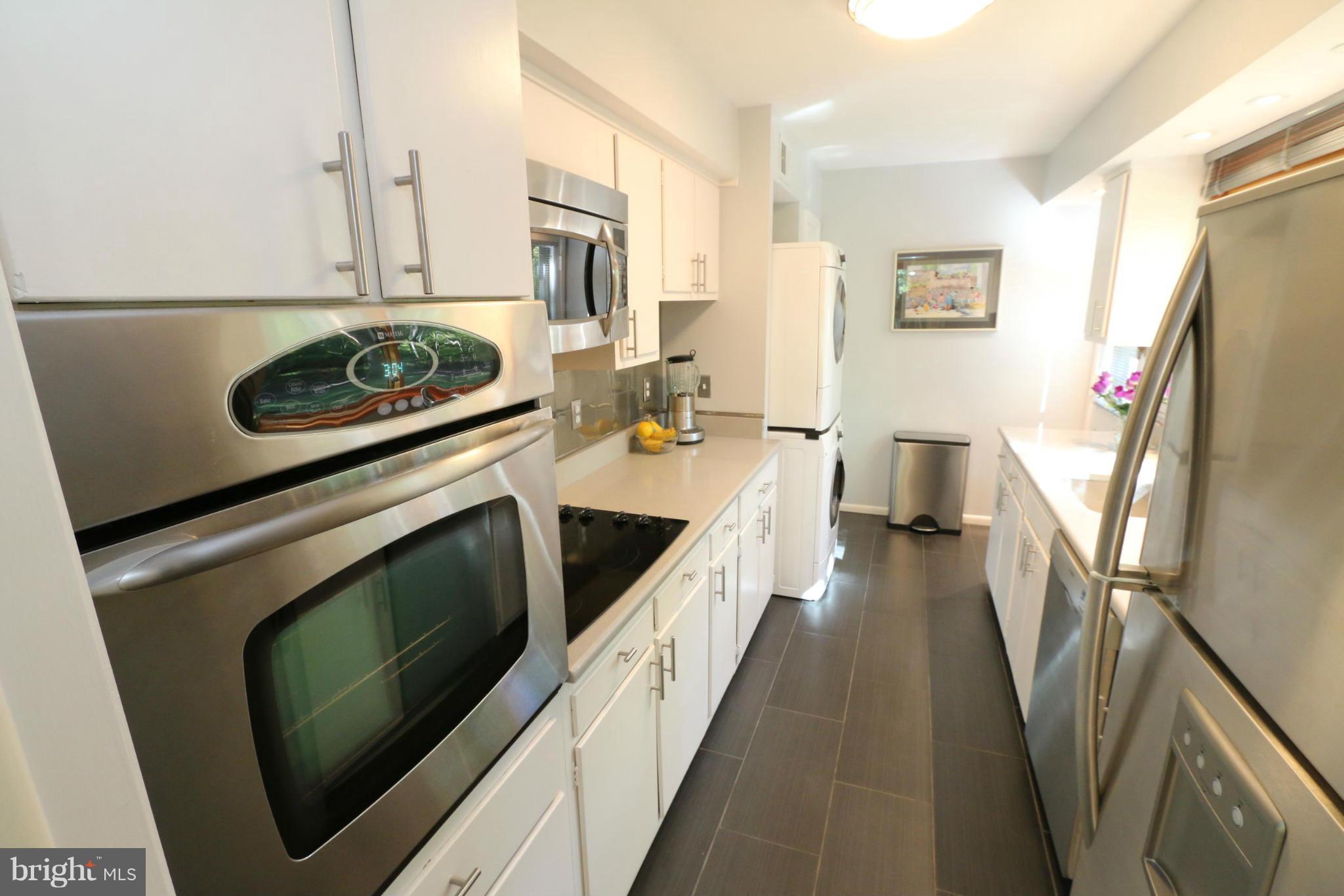 11235 South Shore Road Reston, VA 20190 - Photo 7 of 27 Kitchen