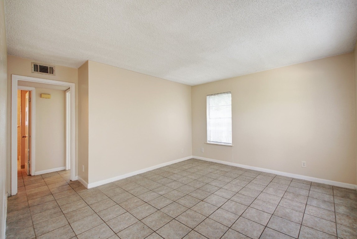1202 Artesian Circle Austin, TX 78758 - Photo 9 of 27 2nd Livingroom