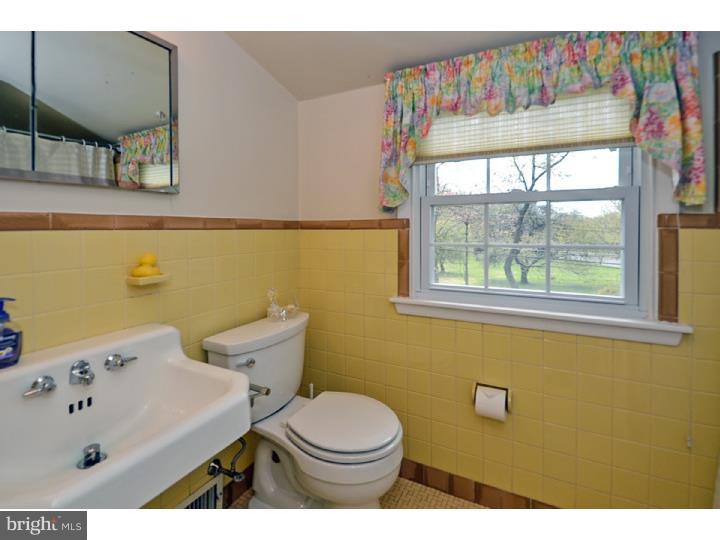 1084 Kipling Road Jenkintown, PA 19046 - Photo 20 of 25 Bathroom