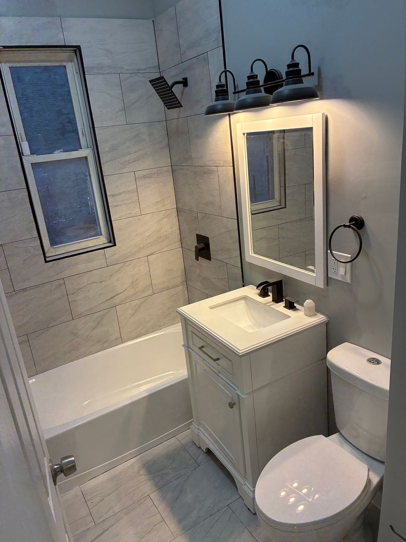5543 South Shields Avenue Chicago, IL 60621 - Photo 10 of 12 a bathroom with a sink a toilet and bathtub