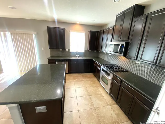 $2,550 | 21227 Cinch, San Antonio, TX 78258