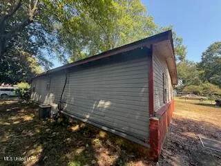 $39,000 | 611 3rd Avenue North, Greenwood, MS 38930