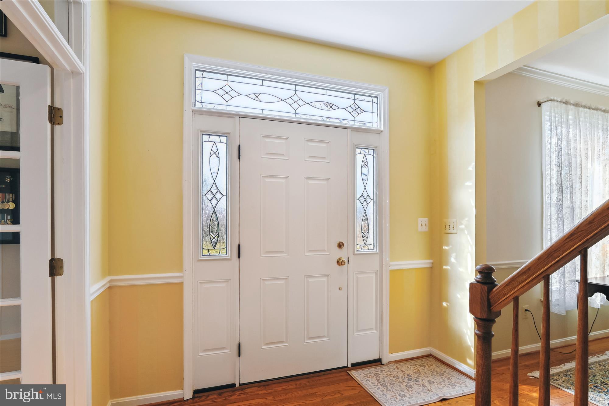 Entry with transom and side lights