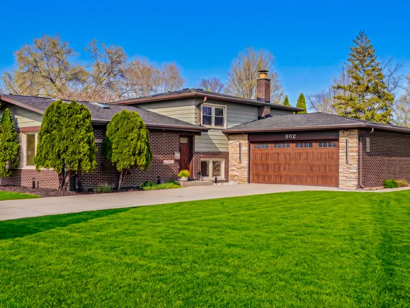 $697,000 | 909 South Waverly Avenue, Mount Prospect, IL 60056