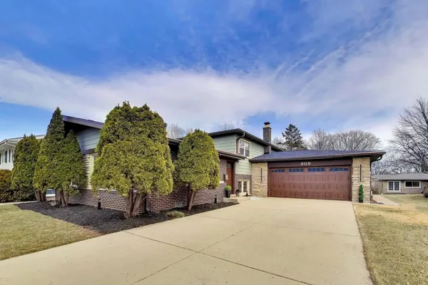 $699,900 | 909 South Waverly Avenue, Mount Prospect, IL 60056