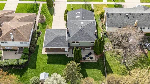 $697,000 | 909 South Waverly Avenue, Mount Prospect, IL 60056