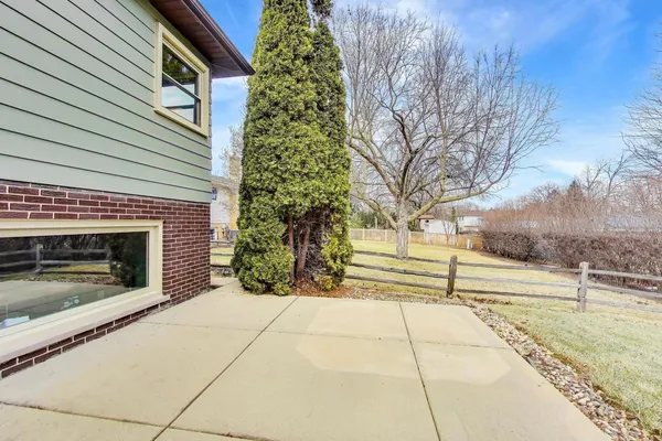 $697,000 | 909 South Waverly Avenue, Mount Prospect, IL 60056