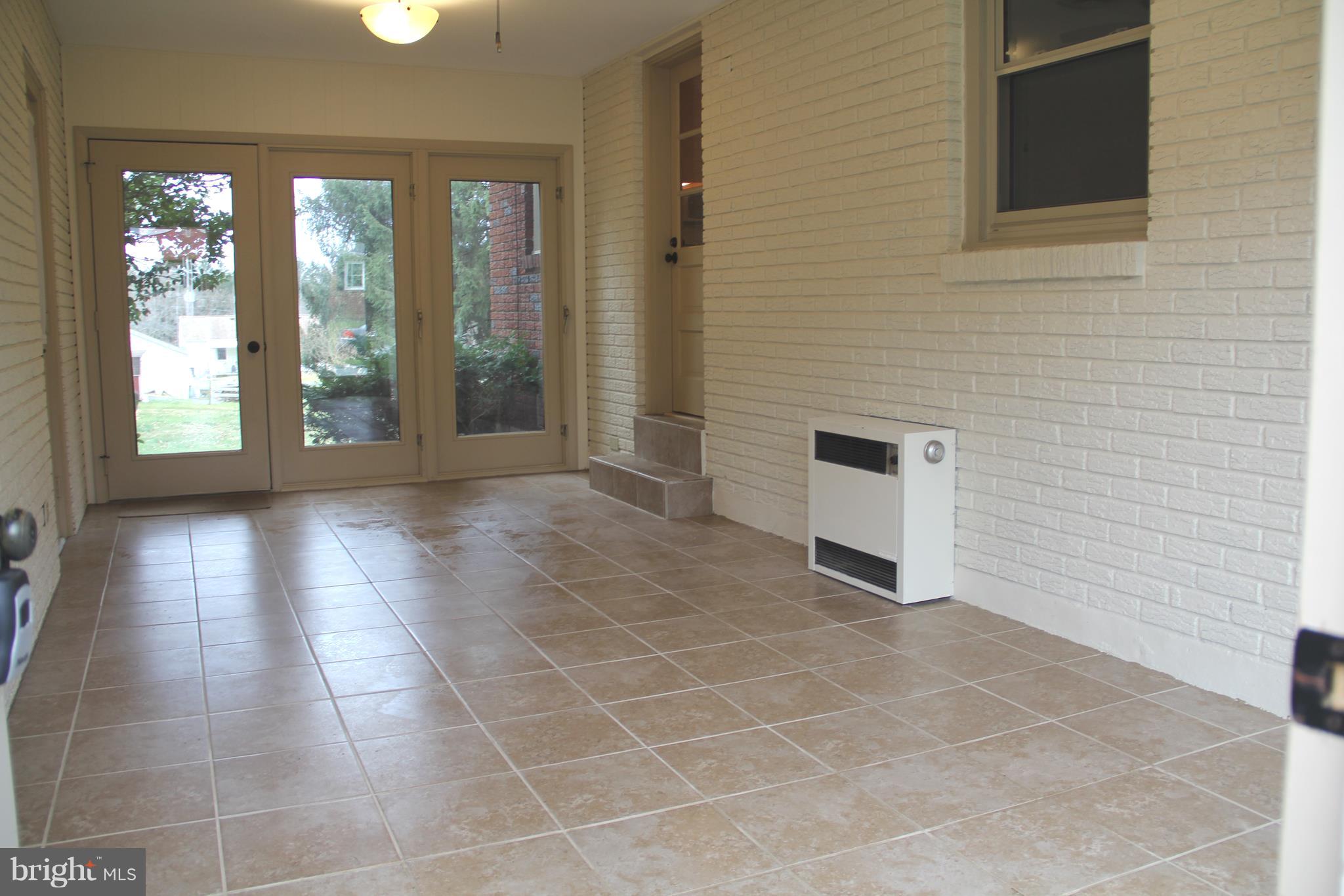 1656 Pleasant View Road Bethlehem, PA 18015 - Photo 17 of 25 Breezeway