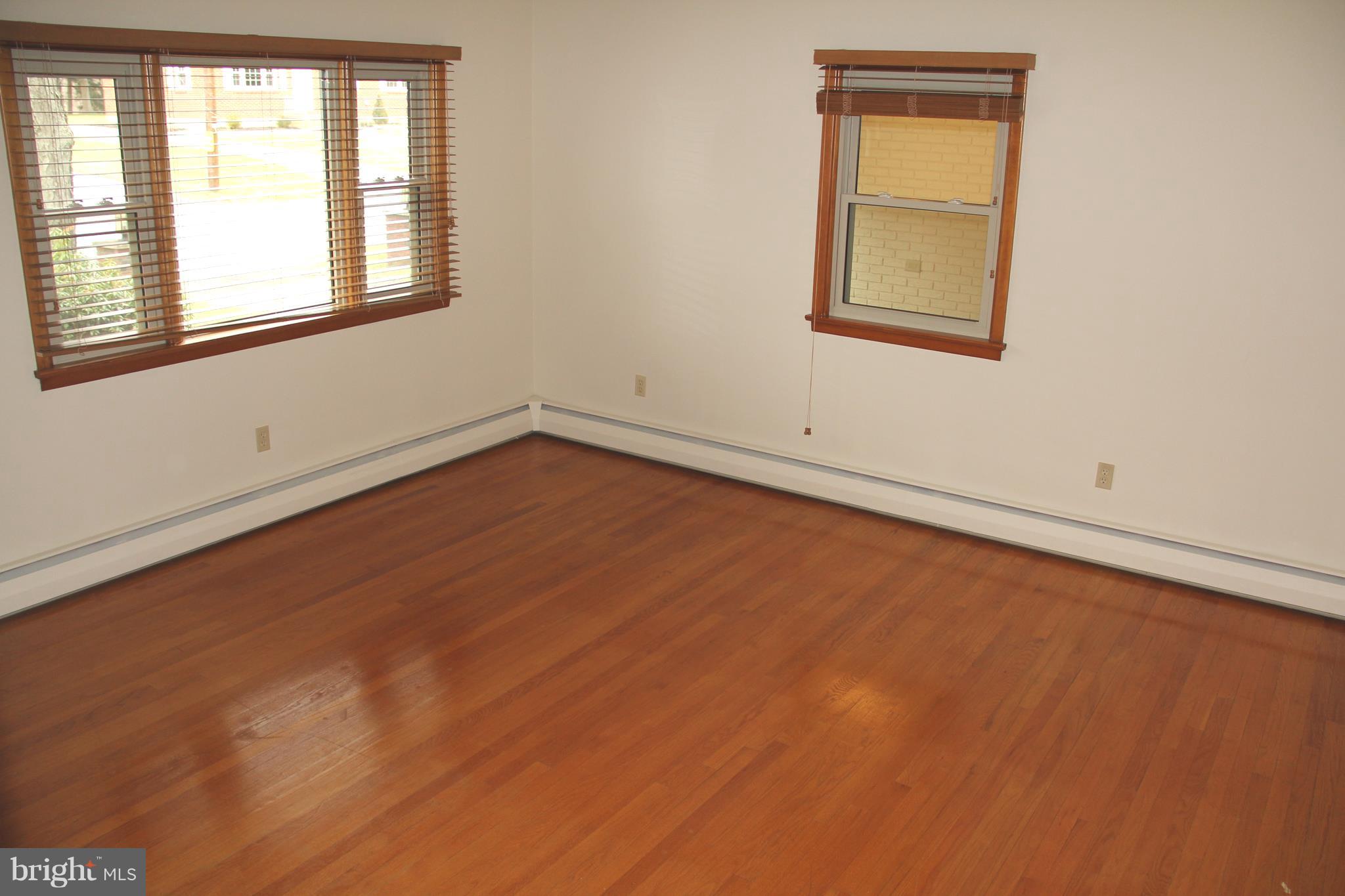 1656 Pleasant View Road Bethlehem, PA 18015 - Photo 3 of 25 Living Room