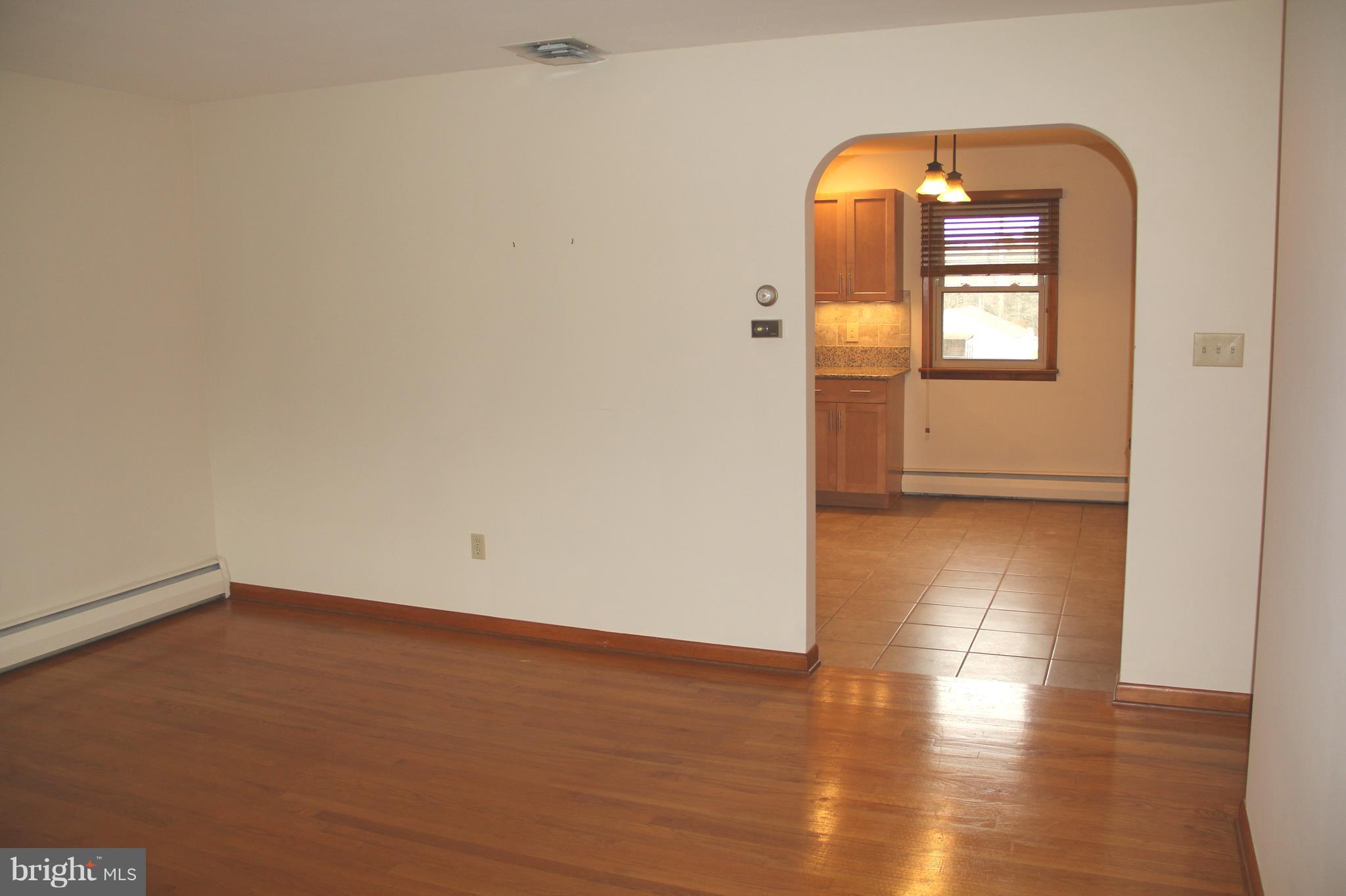 1656 Pleasant View Road Bethlehem, PA 18015 - Photo 4 of 25 Living Room