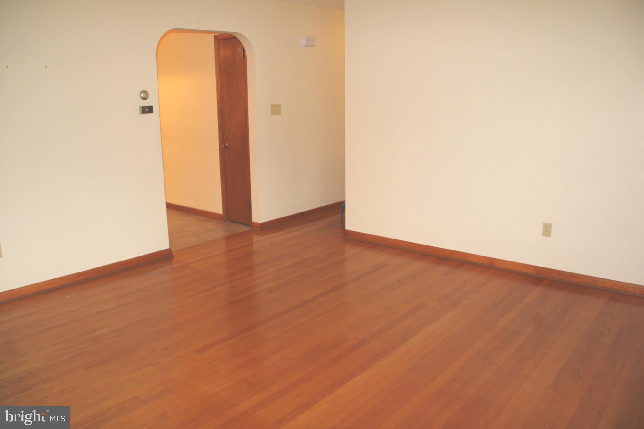 1656 Pleasant View Road Bethlehem, PA 18015 - Photo 5 of 25 Living Room