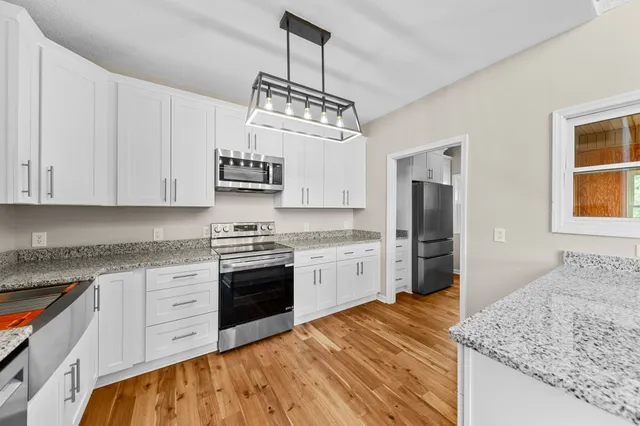 $894,800 | 877 Mt Olive Cemetery Road, Lynnville, TN 38472