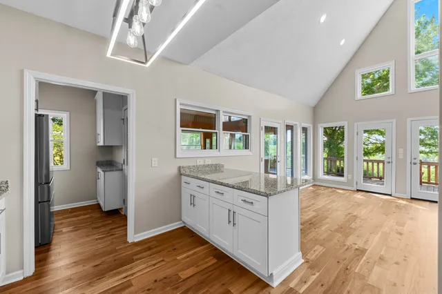 $894,800 | 877 Mt Olive Cemetery Road, Lynnville, TN 38472