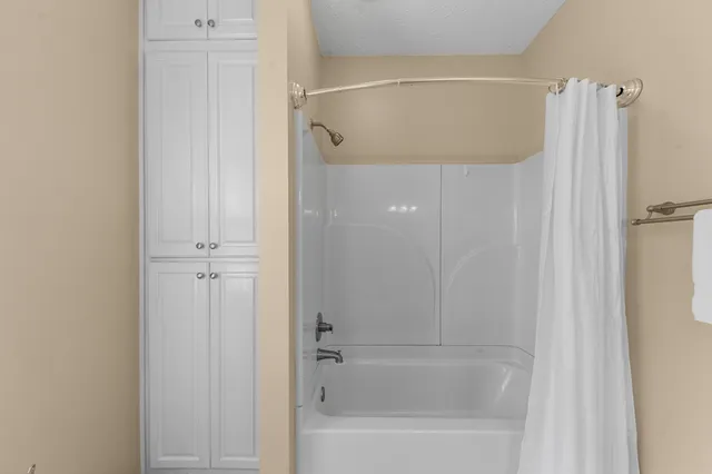 $894,800 | 877 Mt Olive Cemetery Road, Lynnville, TN 38472