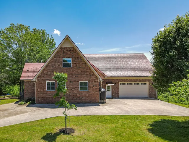 $894,800 | 877 Mt Olive Cemetery Road, Lynnville, TN 38472