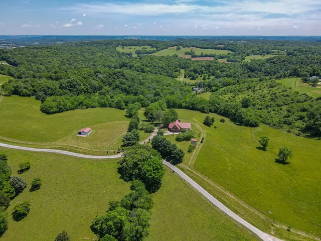 $894,800 | 877 Mt Olive Cemetery Road, Lynnville, TN 38472