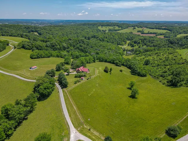 $894,800 | 877 Mt Olive Cemetery Road, Lynnville, TN 38472