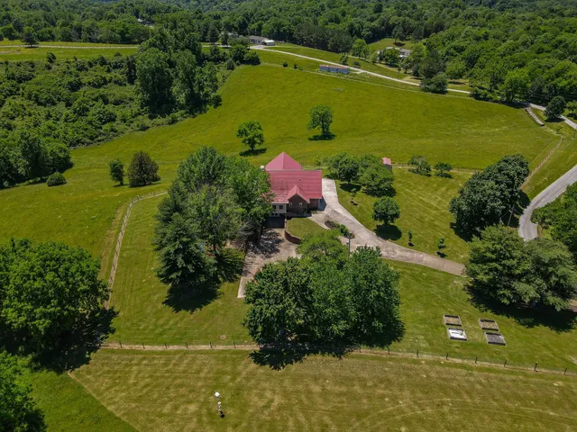 $894,800 | 877 Mt Olive Cemetery Road, Lynnville, TN 38472