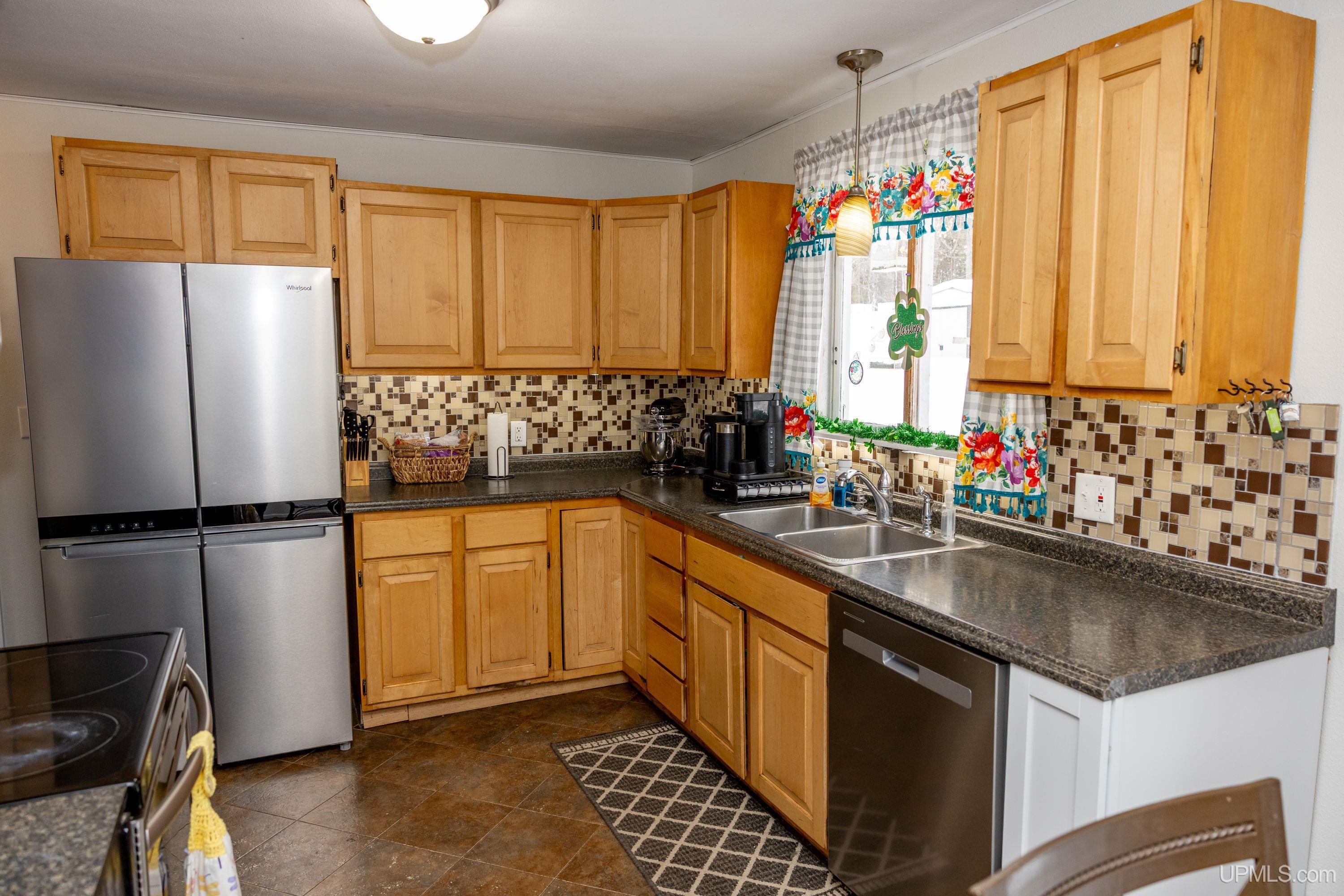 125 Lawrence Avenue Ishpeming, MI 49849 - Photo 5 of 57