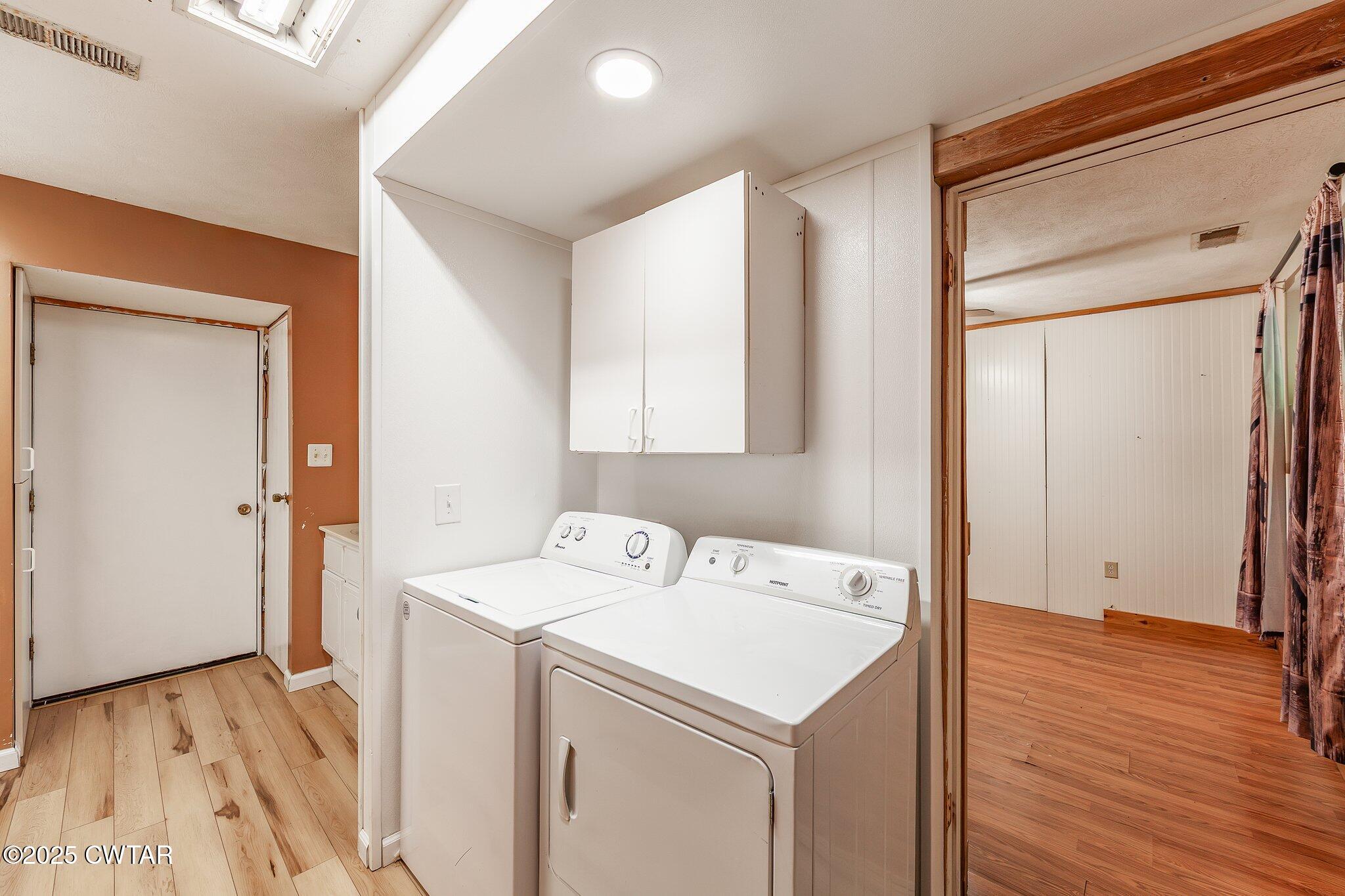1276 Mifflin Road Jackson, TN 38301 - Photo 18 of 35 a utility room with dryer and washer