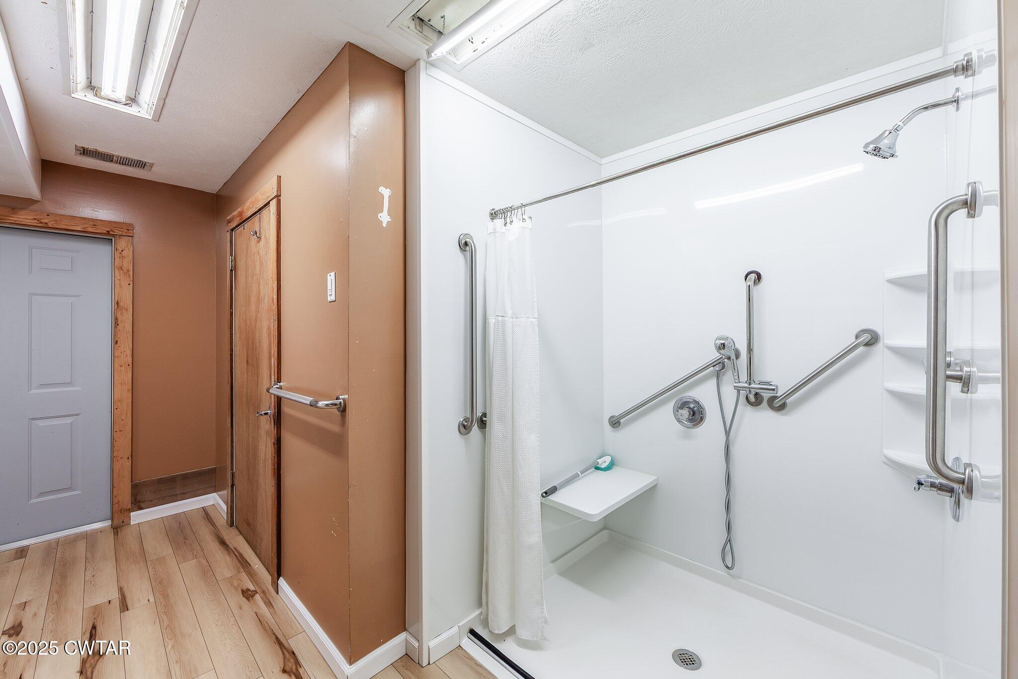 1276 Mifflin Road Jackson, TN 38301 - Photo 19 of 35 a bathroom with a sink and toilet