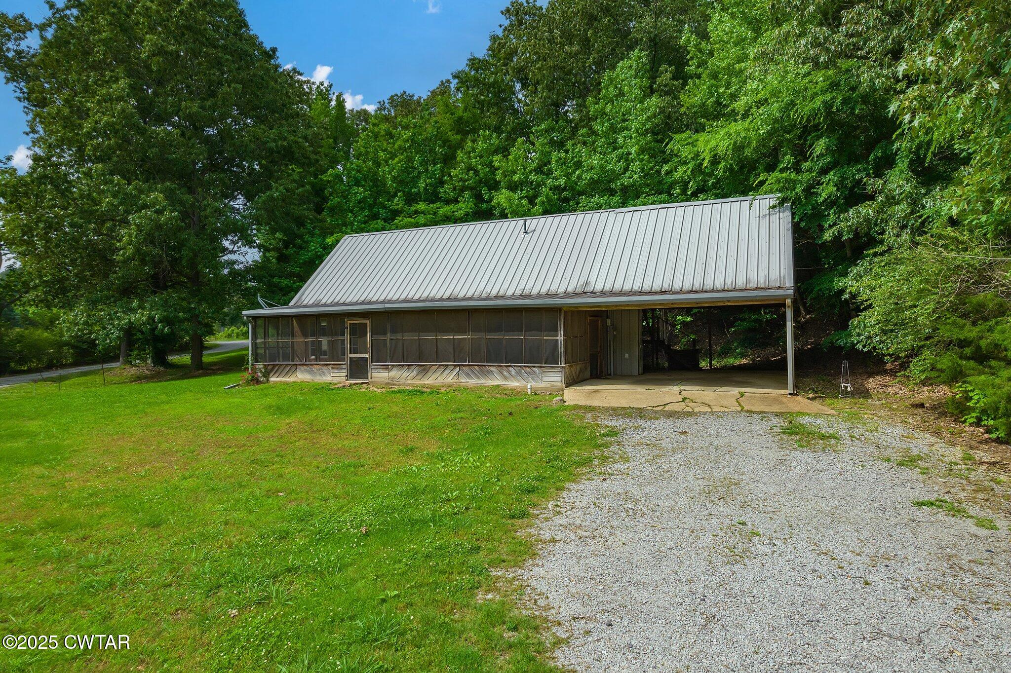1276 Mifflin Road Jackson, TN 38301 - Photo 2 of 35 a front view of a house with a garden and porch