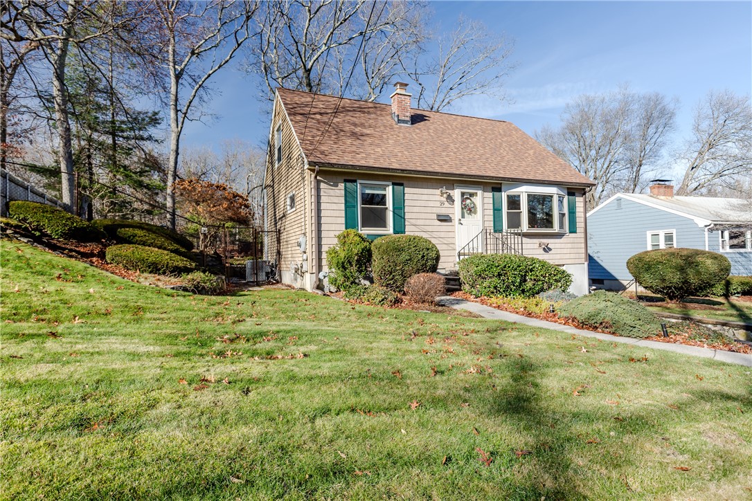 29 Julien Street Smithfield, RI 02917 - Photo 4 of 47