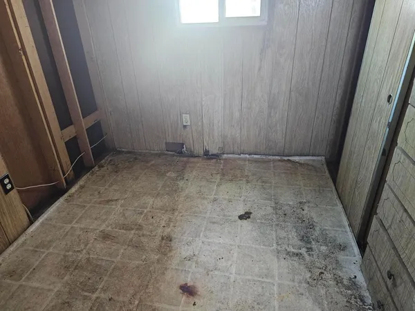 a view of entryway with a front door