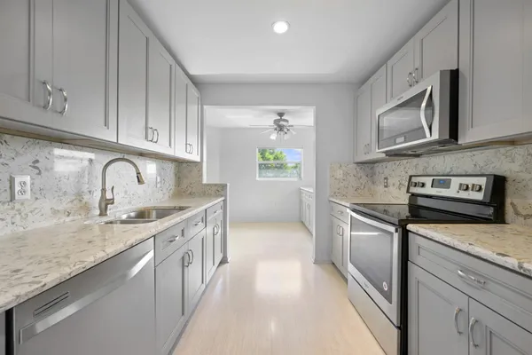 $2,250 | 550 Southwest 137th Avenue, Unit 401L, Pembroke Pines, FL 33027