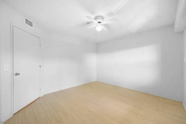 $2,250 | 550 Southwest 137th Avenue, Unit 401L, Pembroke Pines, FL 33027