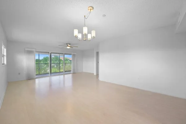 $2,250 | 550 Southwest 137th Avenue, Unit 401L, Pembroke Pines, FL 33027