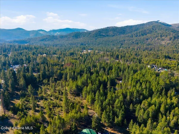 $299,900 | 33482 North Charlotte Drive, Spirit Lake, ID 83869
