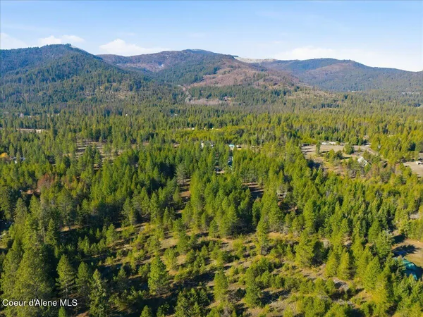 $299,900 | 33482 North Charlotte Drive, Spirit Lake, ID 83869