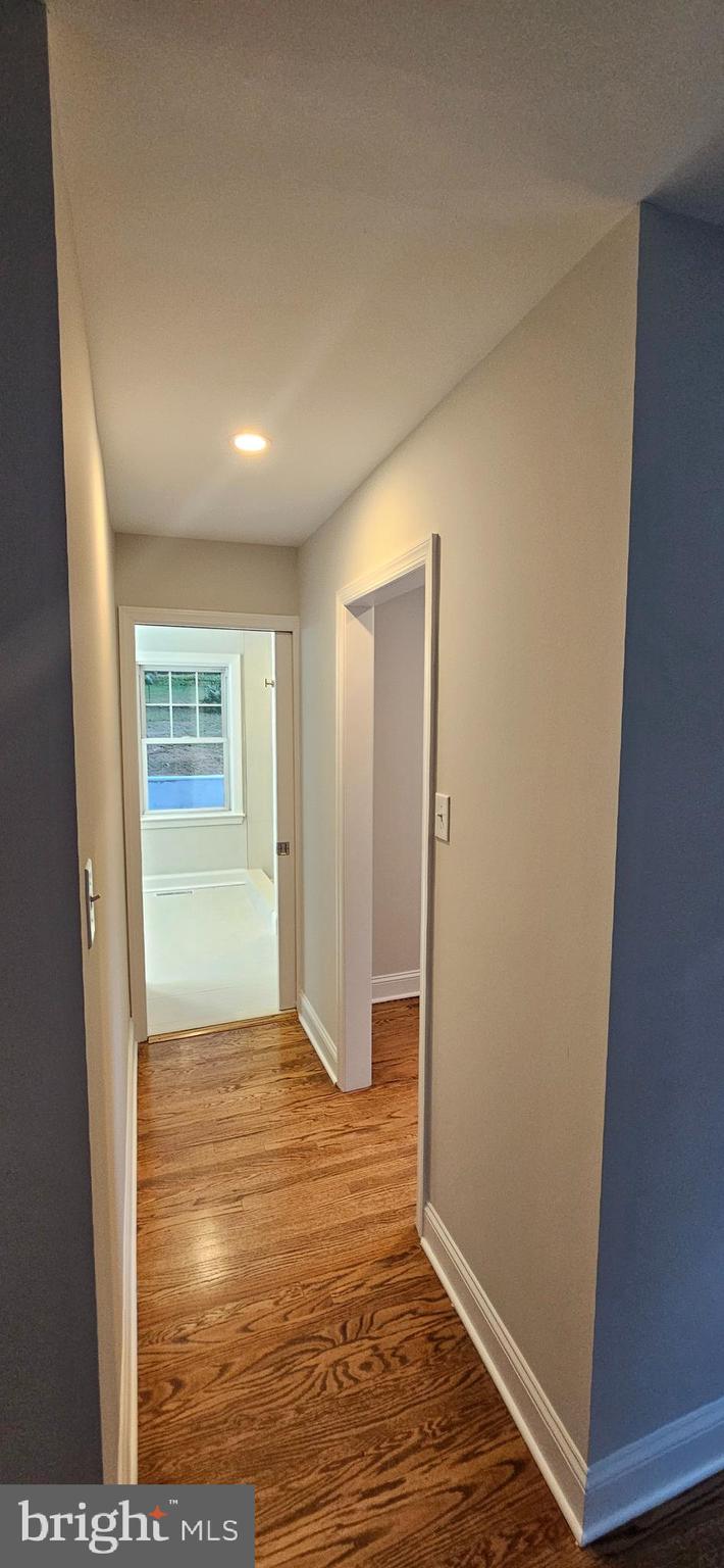 505 Glendale Road Havertown, PA 19083 - Photo 17 of 34 Master hallway