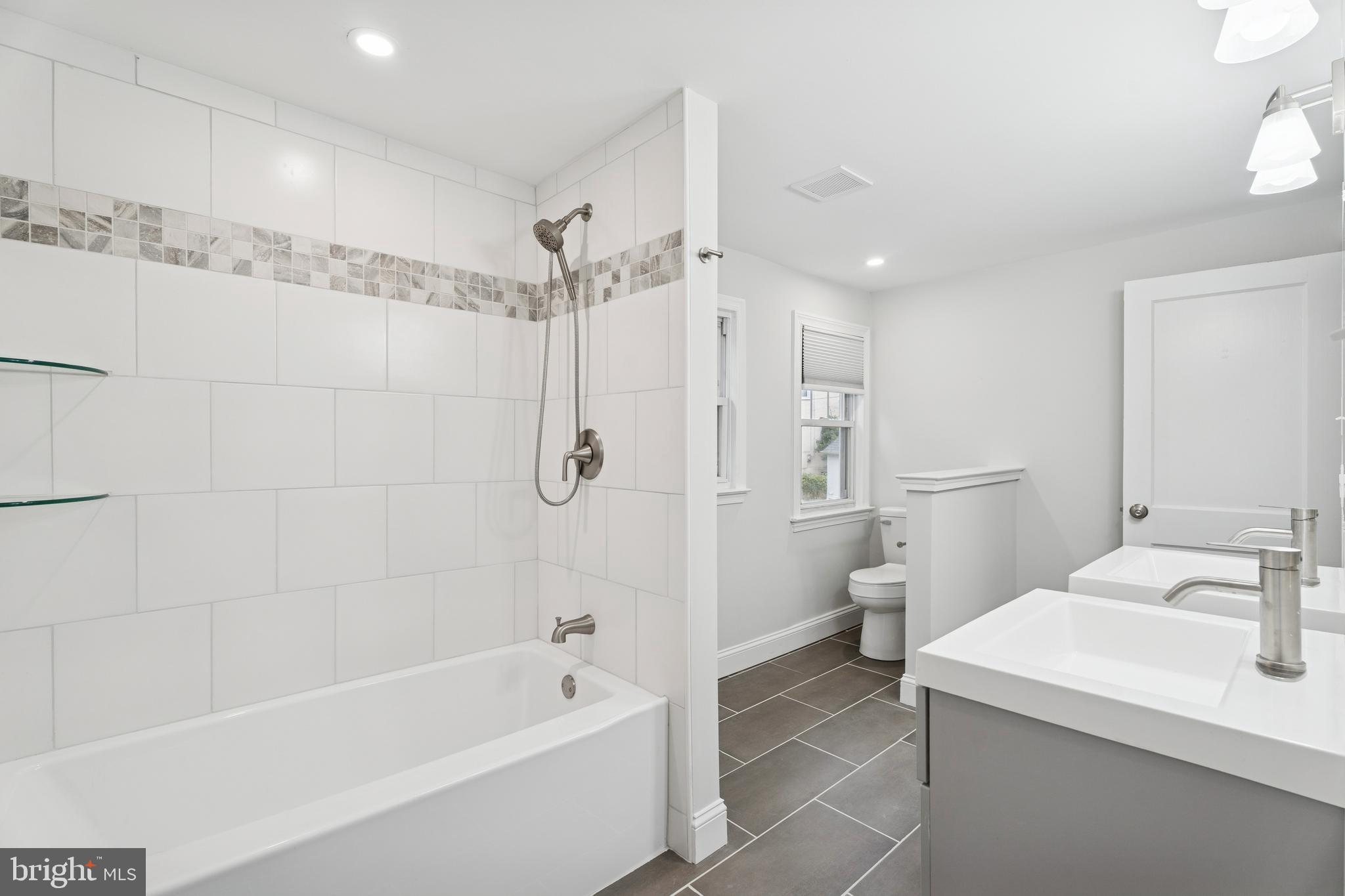 505 Glendale Road Havertown, PA 19083 - Photo 26 of 34 Jack & Jill bath