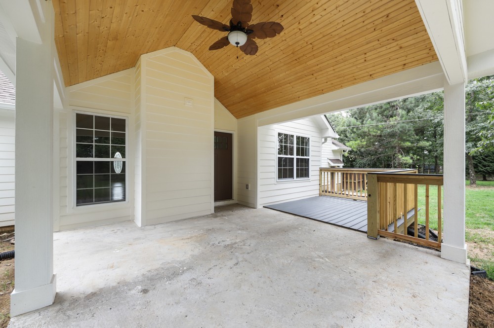 323 Independence Street Springfield, TN 37172 - Photo 27 of 37 an empty room with windows