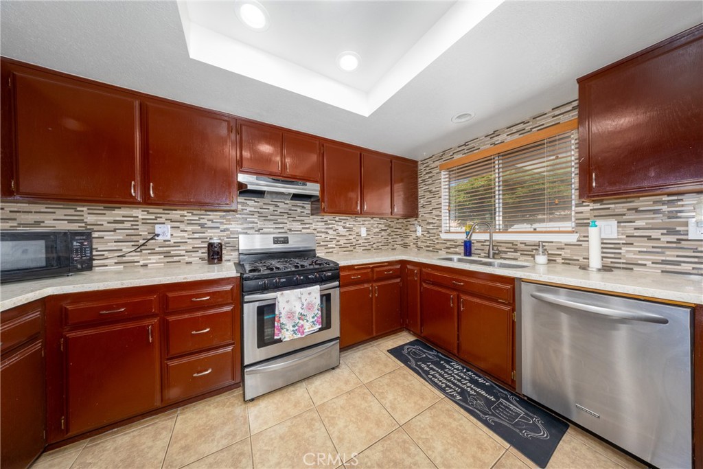 19388 Corwin Road Apple Valley, CA 92307 - Photo 15 of 36 Kitchen
