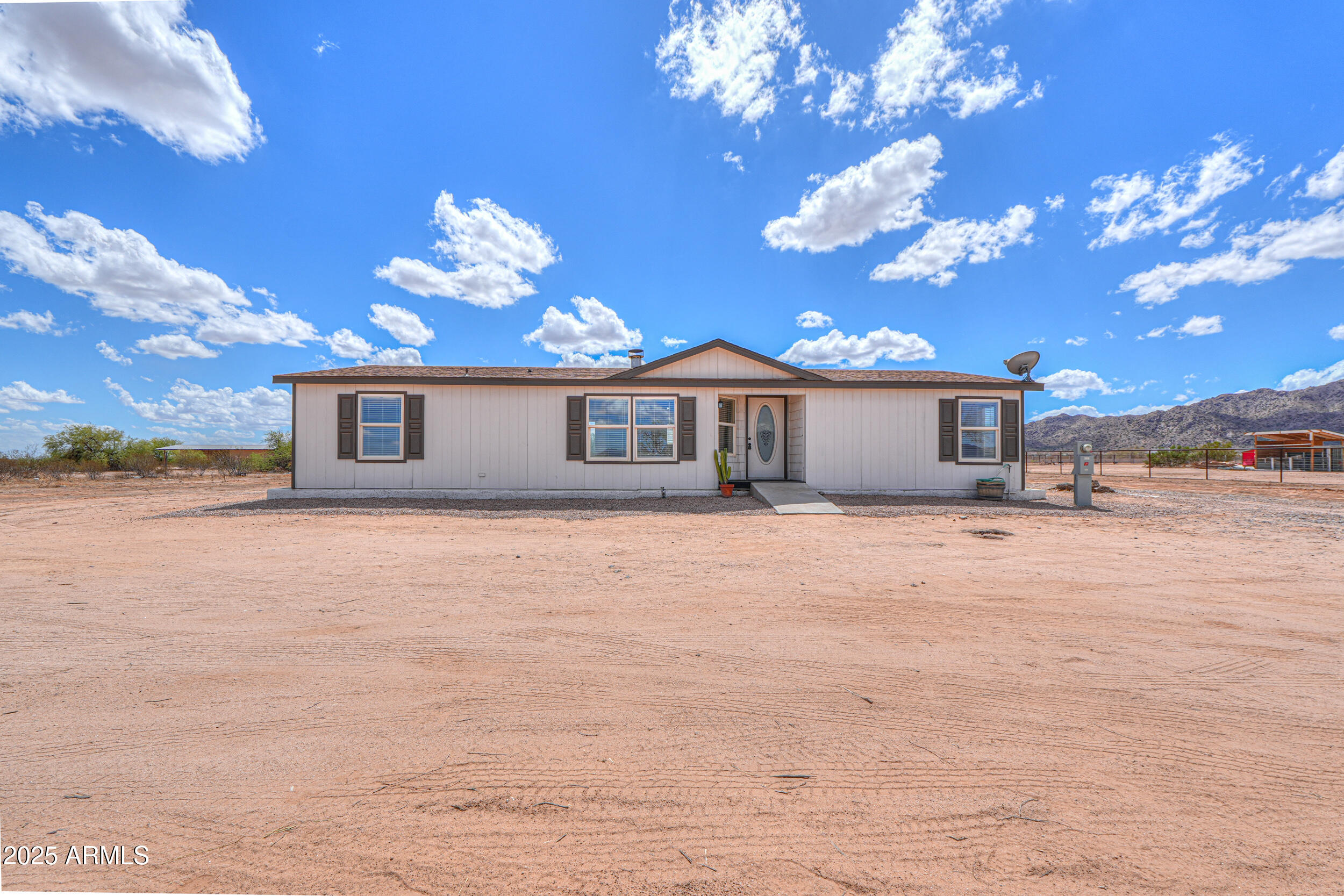 54357 West Bowlin Road Maricopa, AZ 85139 - Photo 3 of 46 02