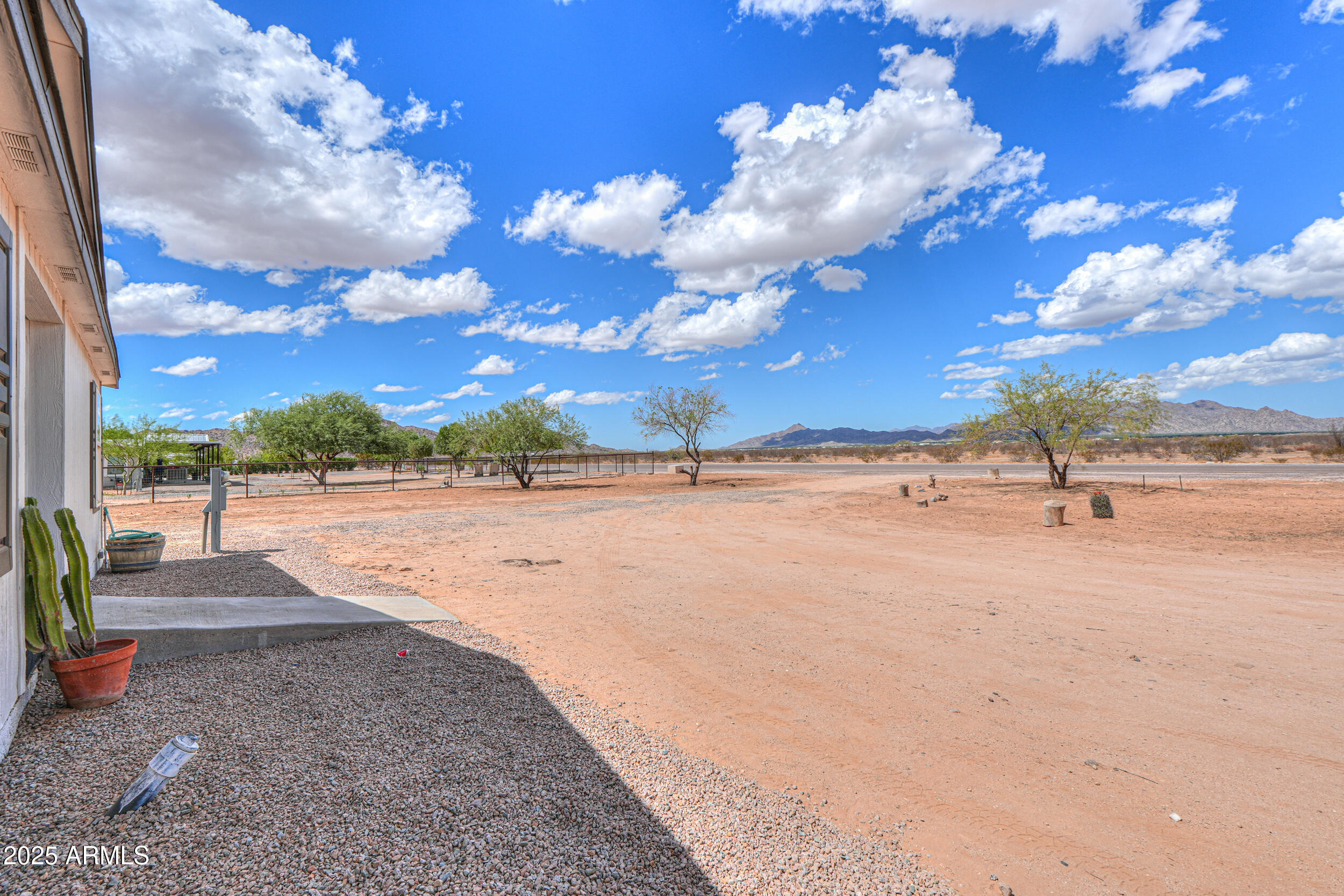 54357 West Bowlin Road Maricopa, AZ 85139 - Photo 4 of 46 03