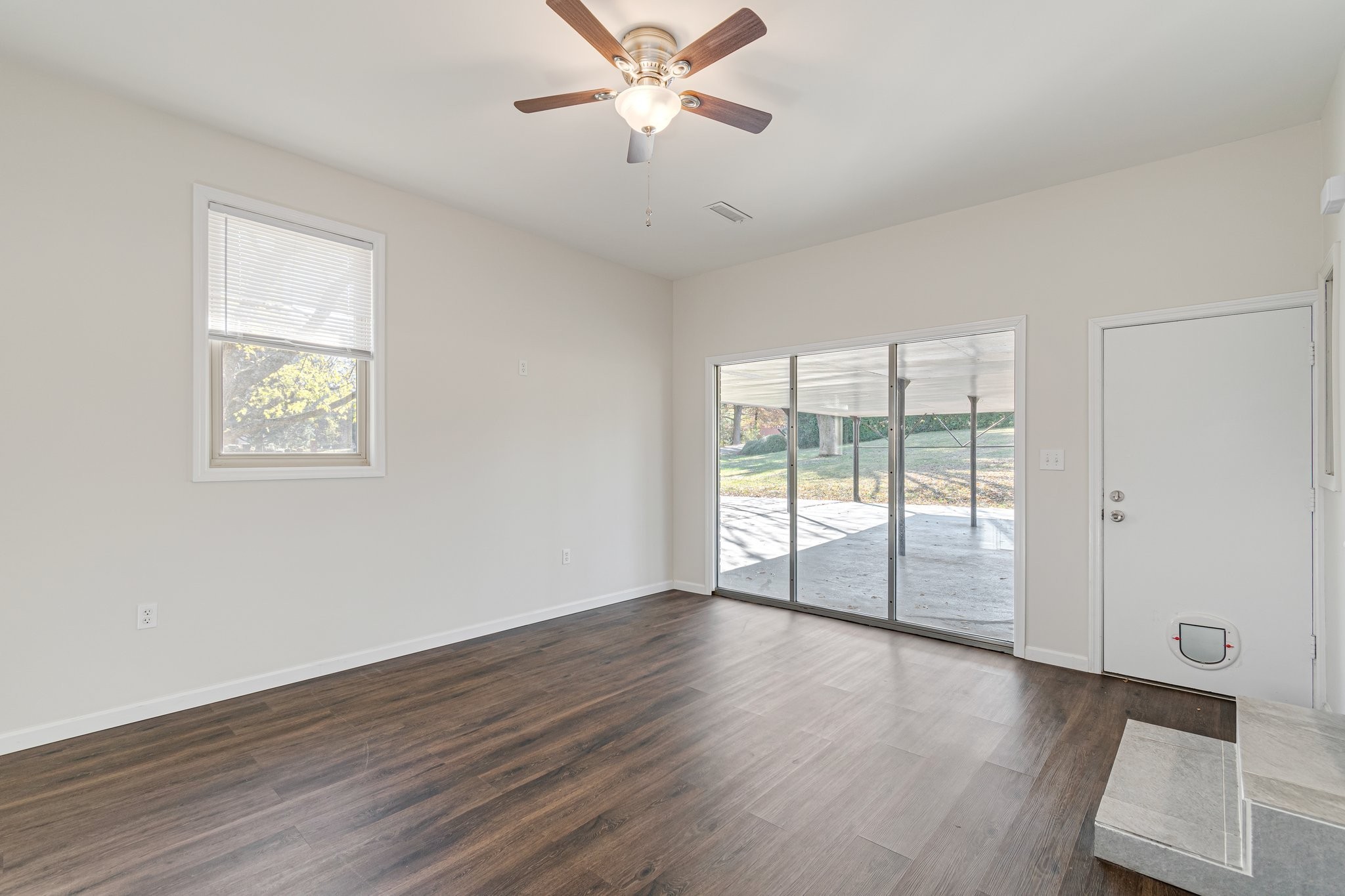 1002 Graymere Manor Road Columbia, TN 38401 - Photo 8 of 15 an empty room with wooden floor and windows