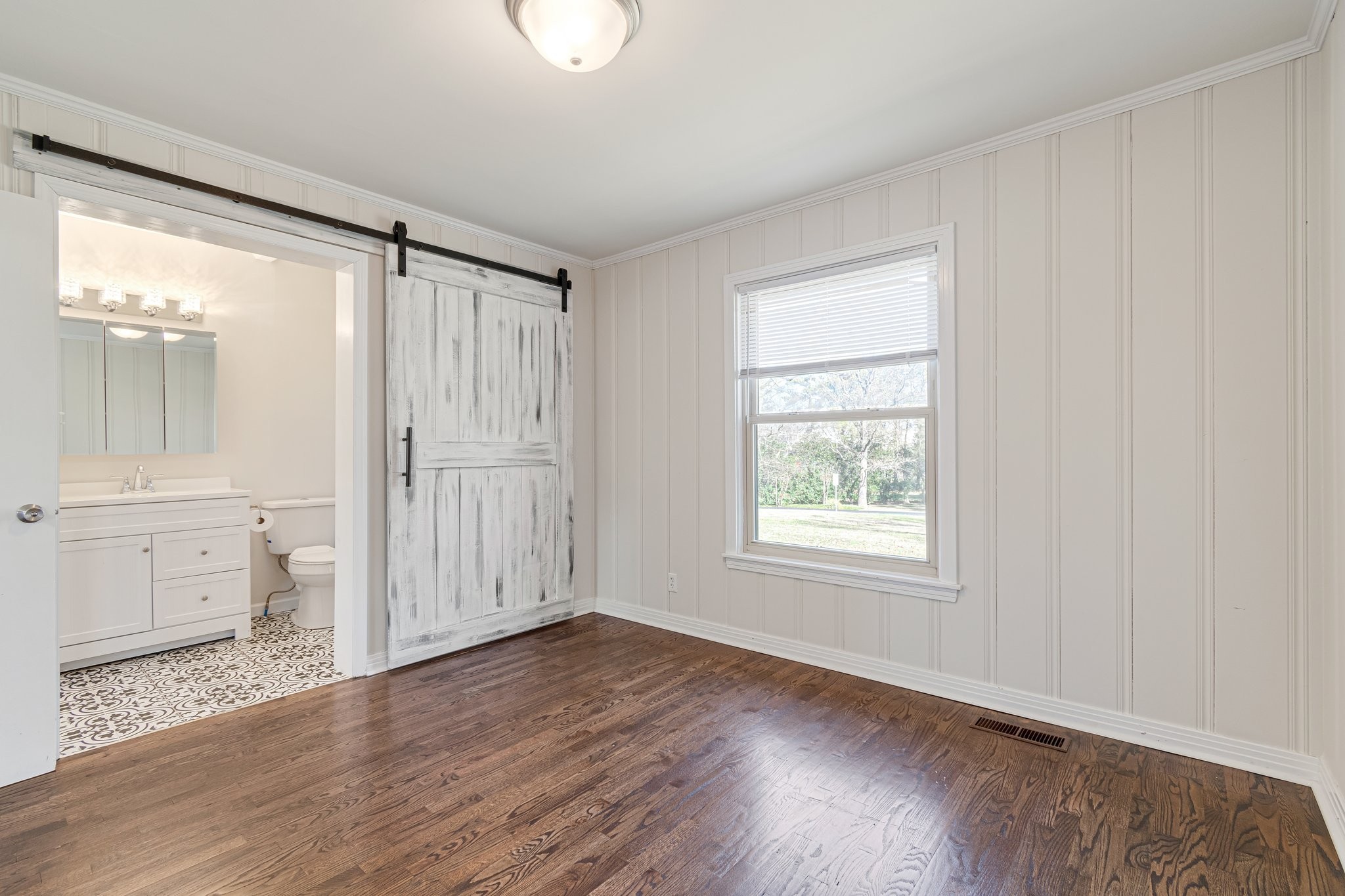 1002 Graymere Manor Road Columbia, TN 38401 - Photo 9 of 15 an empty room with wooden floor cabinet and windows