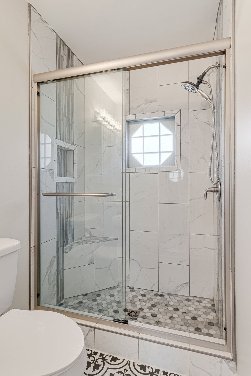 1002 Graymere Manor Road Columbia, TN 38401 - Photo 10 of 15 a bathroom with a shower and a toilet