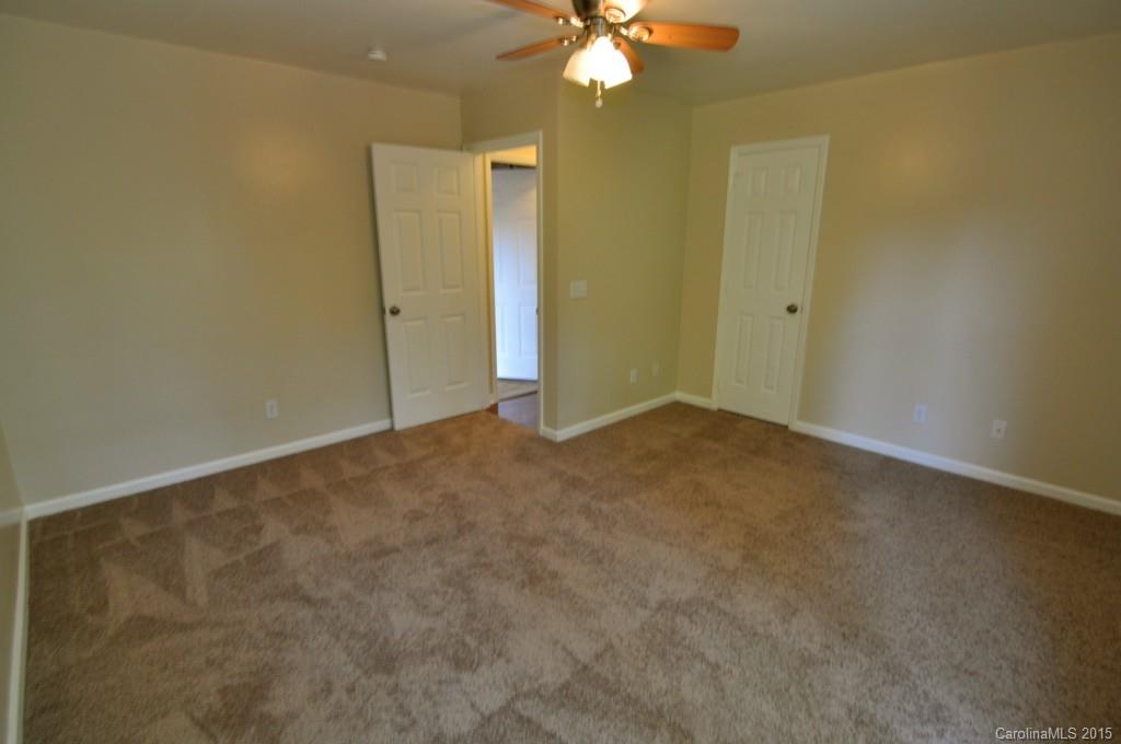 5015 Ridgetop Trail Charlotte, NC 28215 - Photo 19 of 24 an empty room with a bathroom