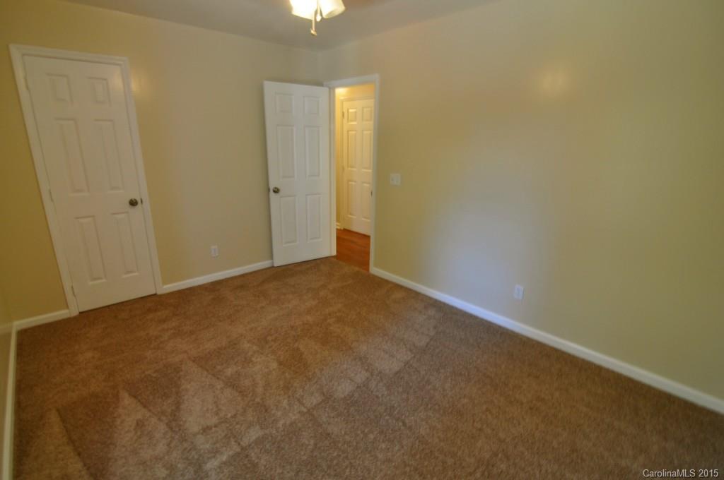 5015 Ridgetop Trail Charlotte, NC 28215 - Photo 20 of 24 an empty room with a bathroom