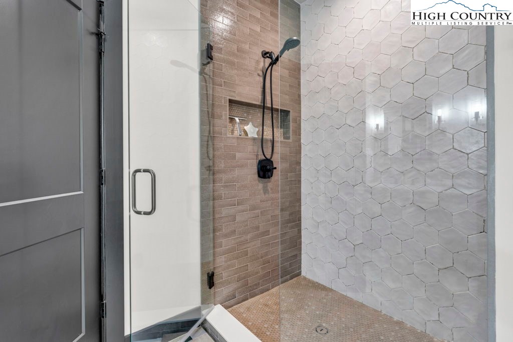 322 South Creek Drive Boone, NC 28607 - Photo 27 of 50 a bathroom with a shower