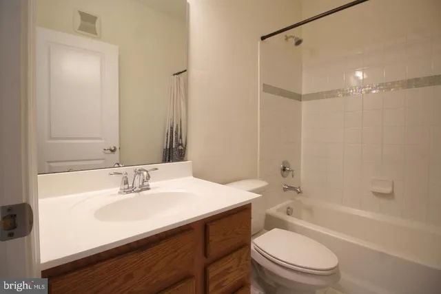 $2,600 | 7332 Brunson Circle, Gainesville, VA 20155