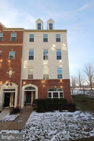 $2,600 | 7332 Brunson Circle, Gainesville, VA 20155